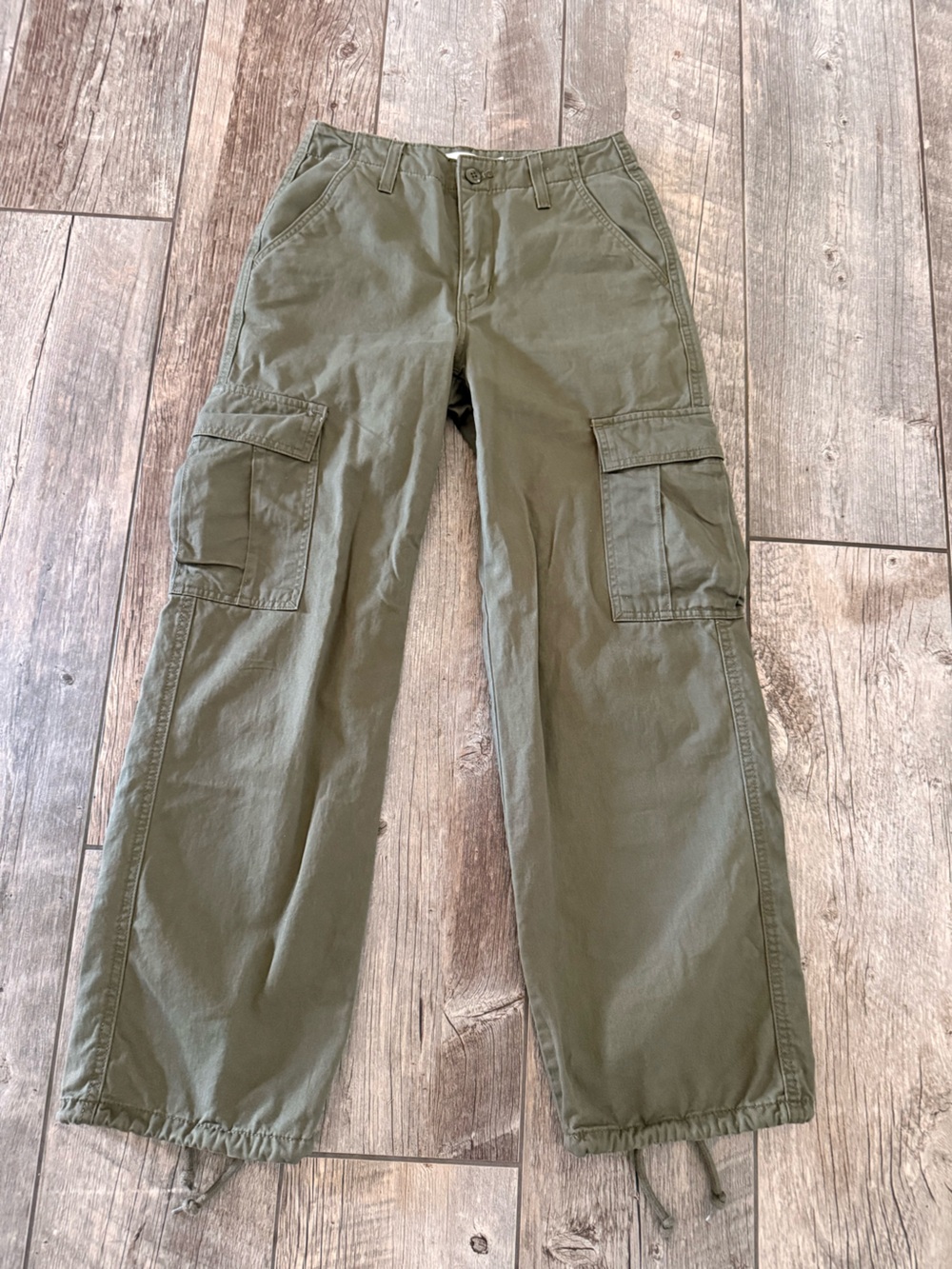 Women’s Levi’s Olive Cargo Utility Pants with Drawstring Hem
